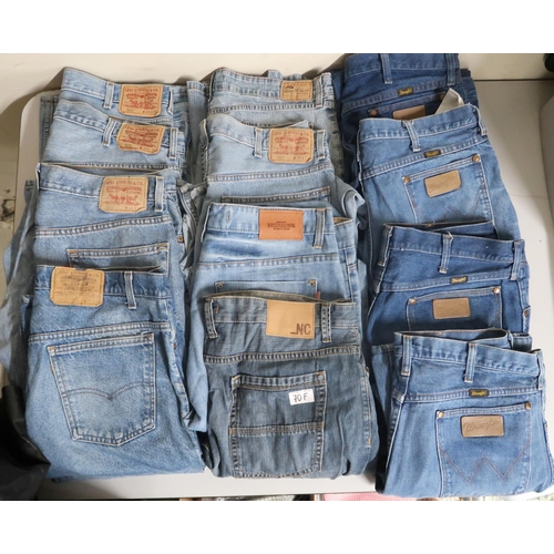 70F - A lot of assorted gents denim jeans to include Levi's, wranglers and Boss