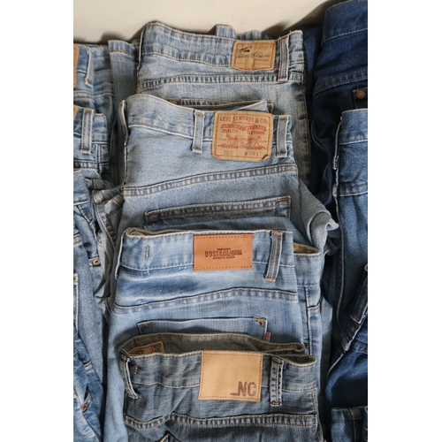 70F - A lot of assorted gents denim jeans to include Levi's, wranglers and Boss