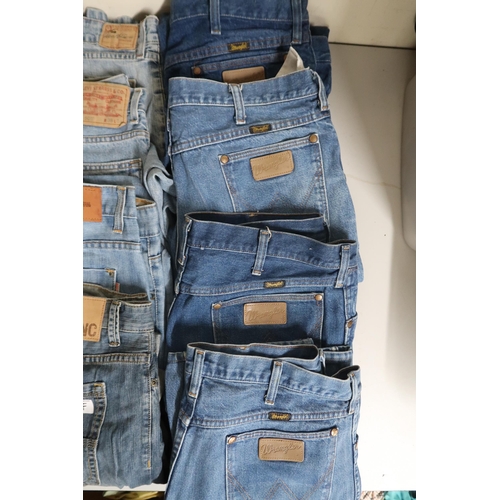 70F - A lot of assorted gents denim jeans to include Levi's, wranglers and Boss