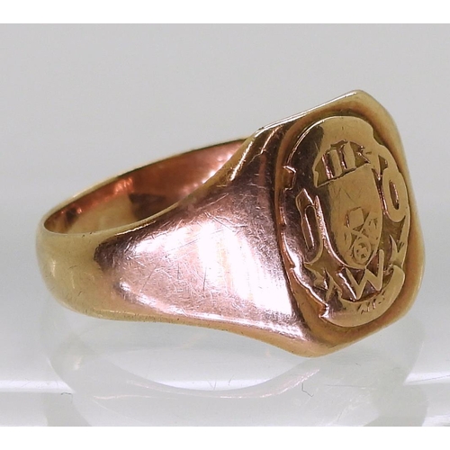 712 - A 10K gold signet ring, size W, weight 5.7gms