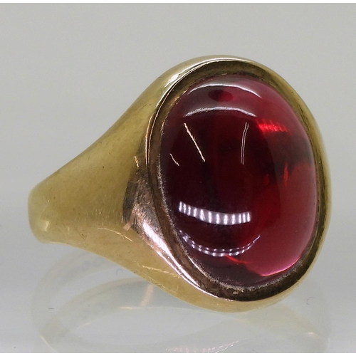 714 - A red glass set 9ct gold signet ring, size approx N1/2, weight 6.4gms