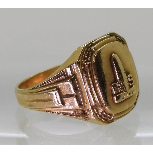 716 - A 10K gold American college style ring design shows 1933 HS Beacon, size S, weight 7.6gms