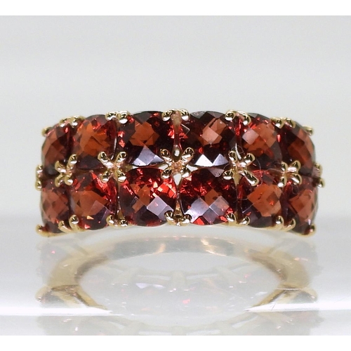 721 - A 9ct gold garnet cluster ring, size K, weight 3.3gms