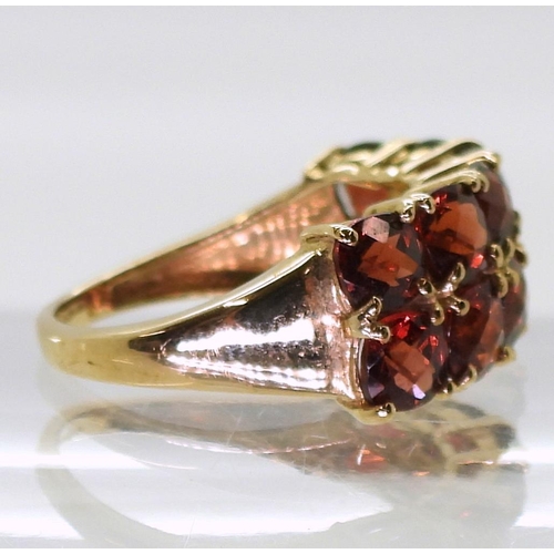 721 - A 9ct gold garnet cluster ring, size K, weight 3.3gms