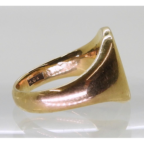 726 - A 9ct gold signet ring, size N1/2, weight 9.1gms