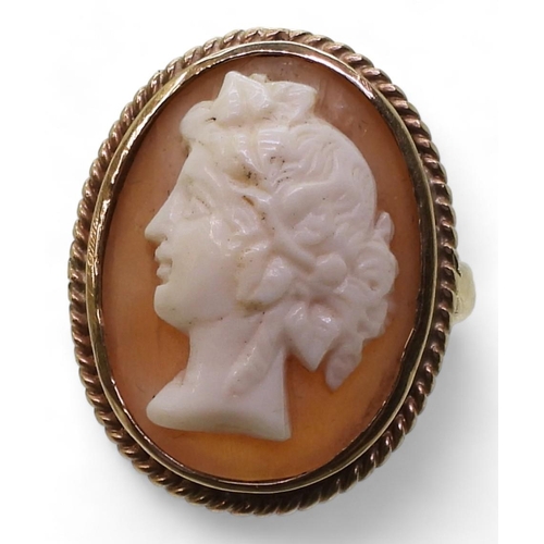 799 - A 9ct gold cameo ring, size N, weight 7.1gms