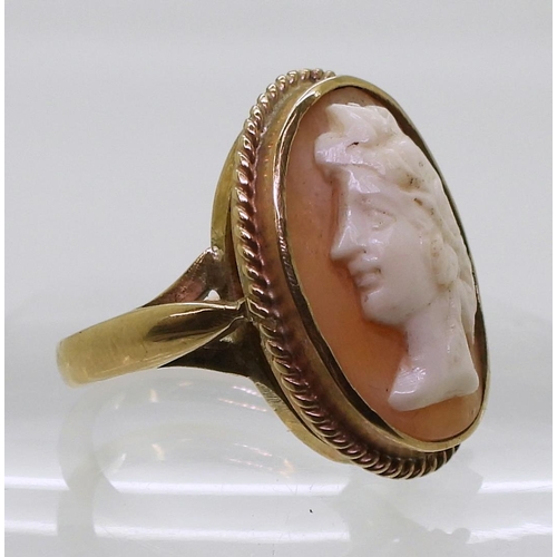 799 - A 9ct gold cameo ring, size N, weight 7.1gms