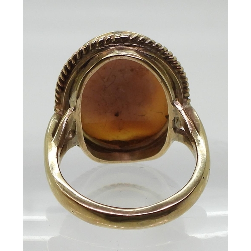 799 - A 9ct gold cameo ring, size N, weight 7.1gms