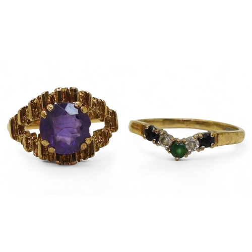 806 - A 9ct gold retro amethyst ring, size L1/2, together with a sapphire, emerald and clear gem set 'V' s... 