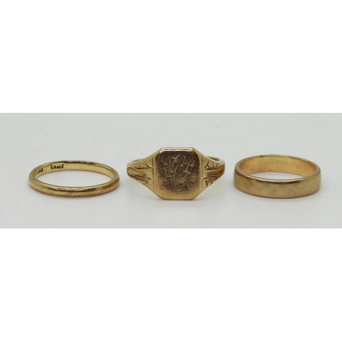 807 - Two 9ct gold wedding rings, both size J, and a 9ct signet ring, size O, weight combined 6.6gms