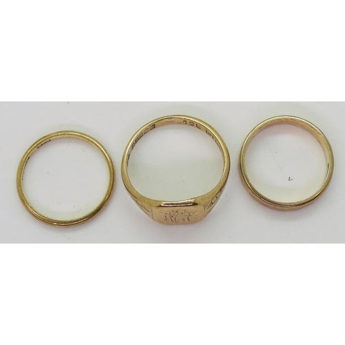 807 - Two 9ct gold wedding rings, both size J, and a 9ct signet ring, size O, weight combined 6.6gms