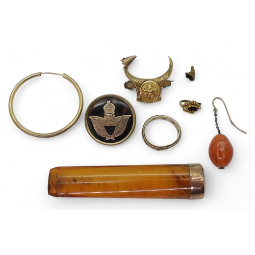 820 - A collection of gold and yellow metal items to include a tigers claw brooch mount (claws Removed) am... 