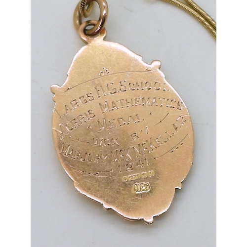 831 - A 9ct gold Largs H.G. School maths medal, a 9ct gold 47cm snake chain, together with a broken 9ct be... 