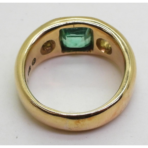 854 - An 18ct gold emerald and diamond ring, set with two old cushion cut diamonds of estimated approx 0.4... 