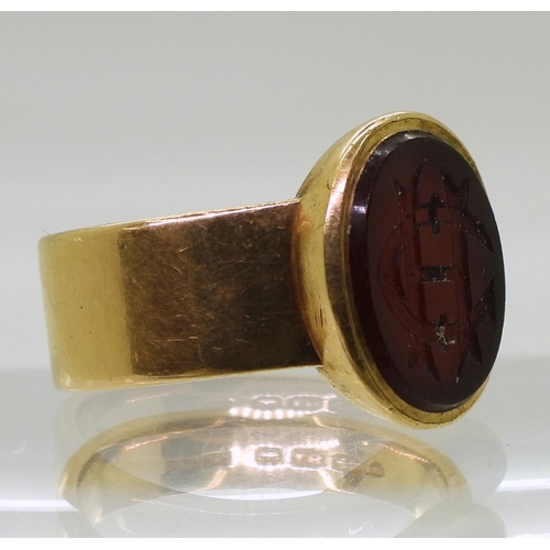 862 - An 18ct gold signet ring, with a monogram intaglio engraved agate , finger size S, weight 11.4gms