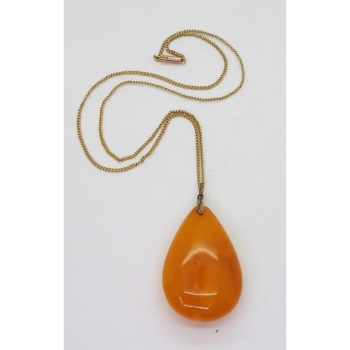 872 - A 9ct vintage chain, length 50cm, weight 4gms with a large amber pendant, approx 5.3cm x 3cm, weight... 