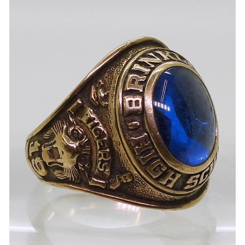 884 - A 10k gold Balfour brand American college ring, set with a blue gem, for Brinkley High School 1964, ... 