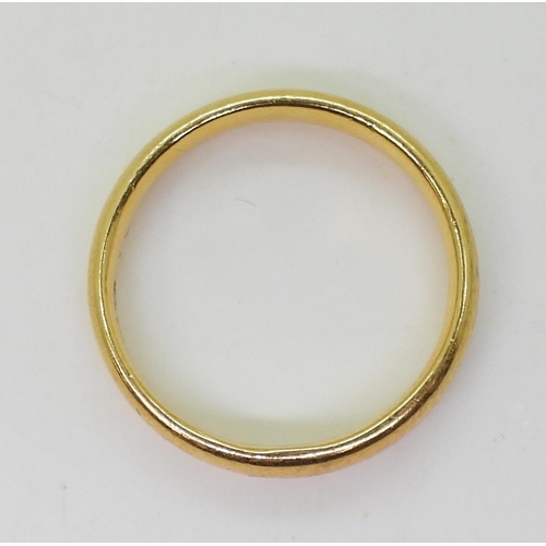 888 - A 22ct gold wedding ring, size O, weight 4.6gms