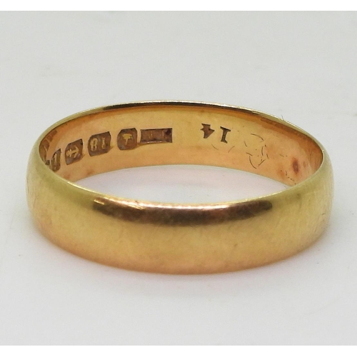 889 - An 18ct gold wedding ring, size R, weight 3.7gms