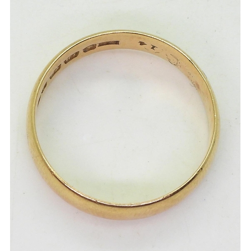 889 - An 18ct gold wedding ring, size R, weight 3.7gms