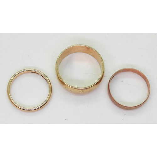 890 - Three 9ct gold wedding rings, sizes N1/2, P, and U1/2, weight 10.5gms