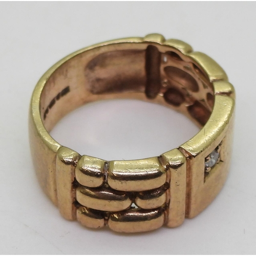 891 - A 9ct gold signet ring set with a diamond accent , size M1/2, weight 5gms