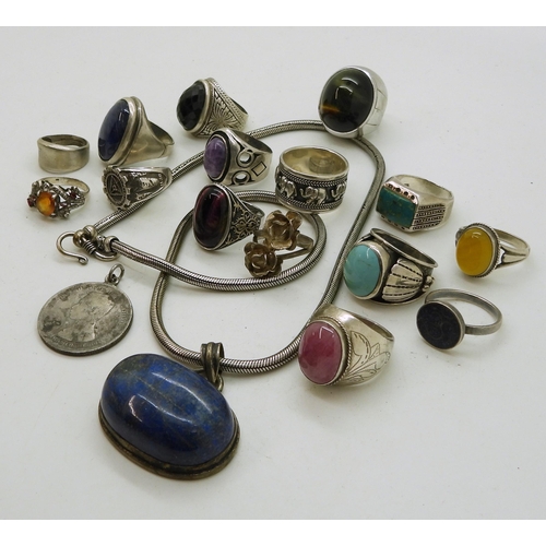 918 - A collection of silver and white metal jewellery with a large lapis lazuli pendant, a Thai coin with... 