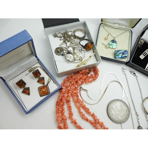 922 - Silver Macintosh jewellery, amber earrings and pendant, paua shell items, a 1898 silver dollar coin ... 