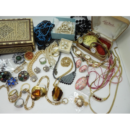 943 - A collection of vintage costume jewellery, to include faux pearls, items by Miracle, watches and two... 