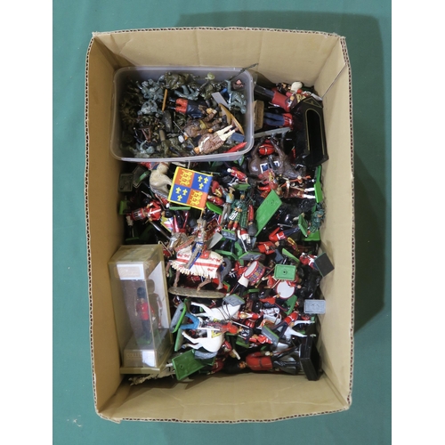 400 - Assorted boxed sets of Britains hand-painted metal model soldiers, to include a Special Collectors' ... 