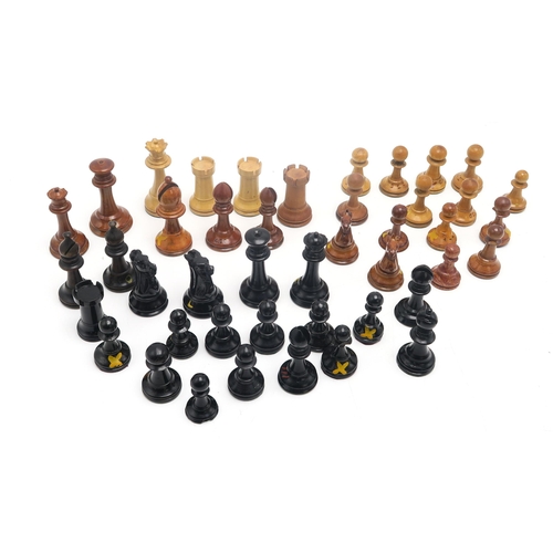 409A - Assorted chess pieces, to include many weighted examples in the Jacques Staunton style; one unweight... 