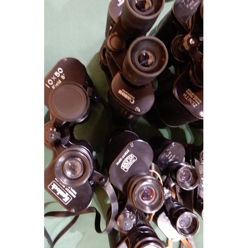 416 - Carl Zeiss Jenna a lot comprising various Carl Zeiss binoculars together examples from Canon, Kenloc... 