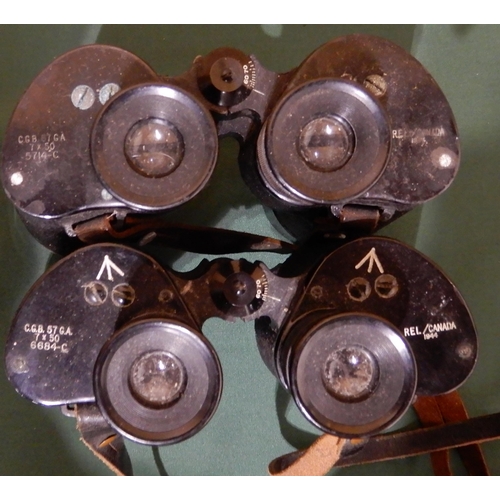 417 - A lot comprising various military binoculars to include Digee Dienstglas 6 x 30 with eagle mark M, R... 