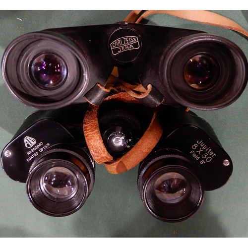 419 - A quantity of binoculars with various makers and models with Nikon, Pentax, E. Leitz, Carl Zeiss, Vi... 