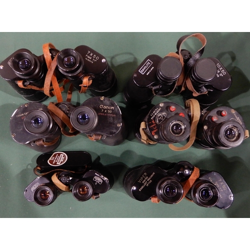 419 - A quantity of binoculars with various makers and models with Nikon, Pentax, E. Leitz, Carl Zeiss, Vi... 