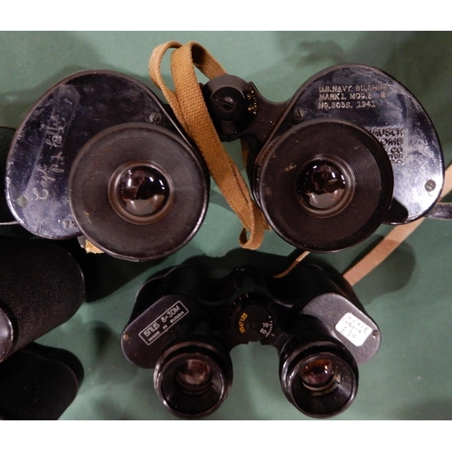 419 - A quantity of binoculars with various makers and models with Nikon, Pentax, E. Leitz, Carl Zeiss, Vi... 