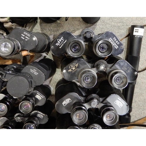 427 - A quantity of binoculars various makers and models Carl Zeiss, Taylor Hobson, Tento etc