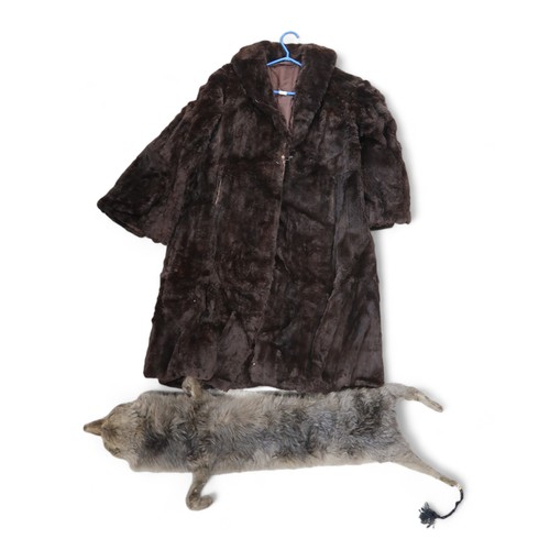 189A - Three long dark fur coats and a fur stole (4)