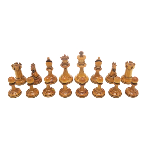 2664A - A SET OF STAUNTON CHESSMENIn boxwood and ebony, with weighted bases, the kings standing approx. 8.5c... 