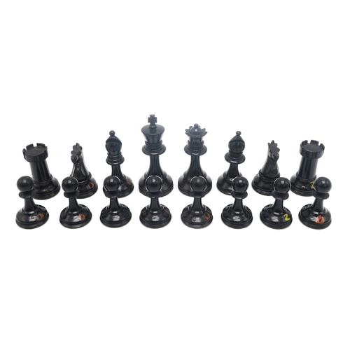 2664A - A SET OF STAUNTON CHESSMENIn boxwood and ebony, with weighted bases, the kings standing approx. 8.5c... 