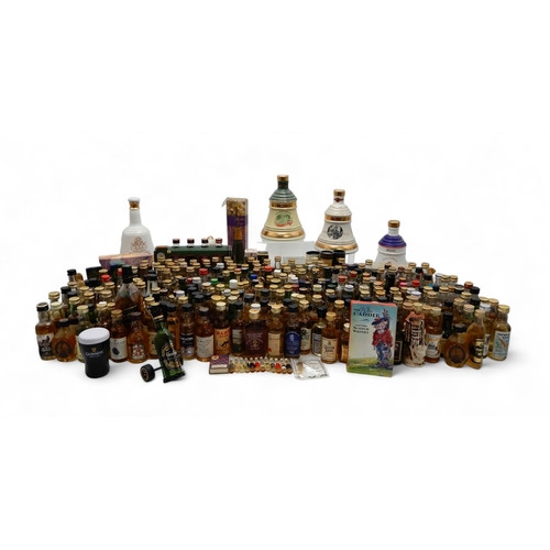 2697D - SCOTCH WHISKY MINIATUTRESTo Include Highland Fusilier, Queen Anne, Finlaggan Together With Miniature... 