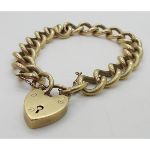 700 - A 9ct gold curb chain bracelet with a heart shaped clasp, length 18cm, weight 50.5cm