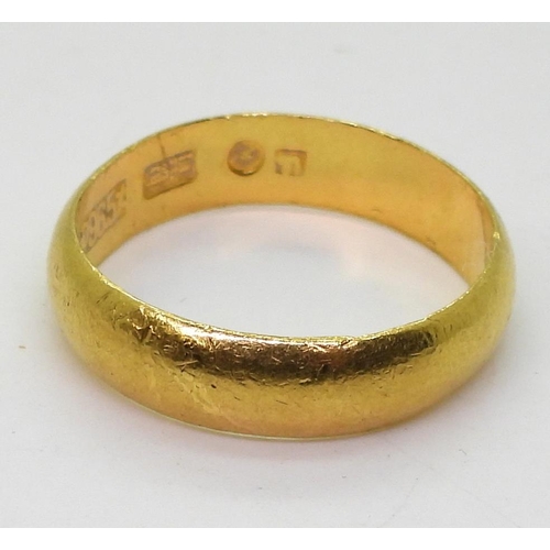 709 - A bright yellow metal wedding ring, stamped with Chinese characters and 96.5%, finger size X1/2, wei... 