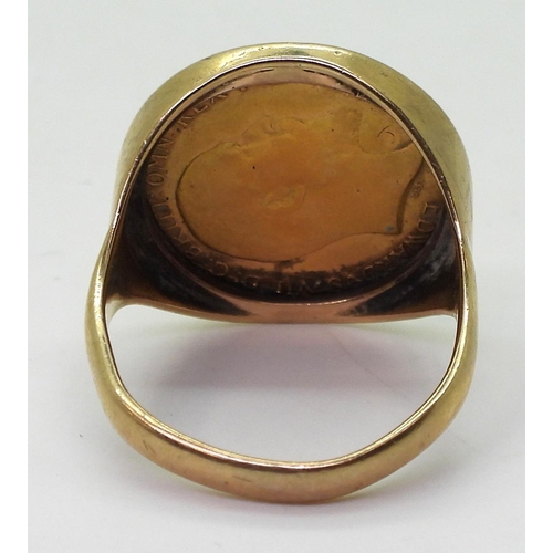 710 - A gold half sovereign (Edward VII) in yellow metal ring mount size V, weight 8.1gms