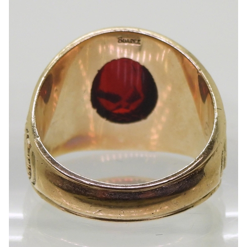 729 - A Suarez brand American college ring, for Adamson University BSCE, 1972, made in yellow metal and se... 