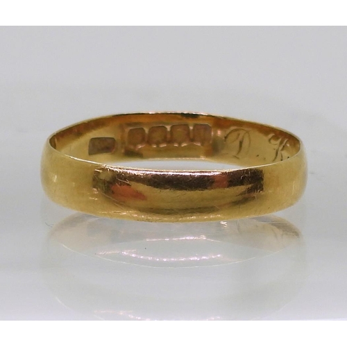 757 - An 18ct gold Glasgow 1890 hallmarked wedding ring, size N1/2, weight 1.7gms