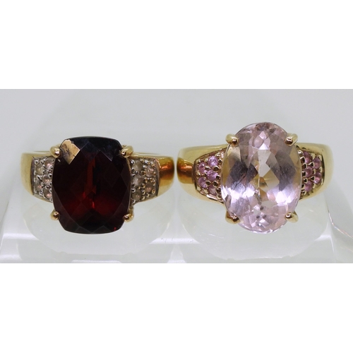 792 - A 9ct gold checkerboard cut garnet ring, size N1/2, together with a 9ct gold kunzite ring, size N1/2... 