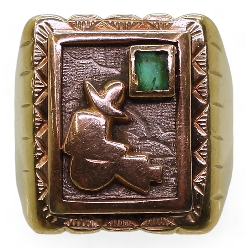 815 - An 18k Mexican style signet ring, set with an (af) emerald, size T1/2, weight 17.1gms