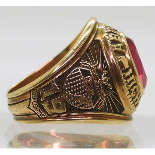 819 - A 10k Jostens brand American college ring, for Abington High School 1966 Galloping Ghosts, set with ... 