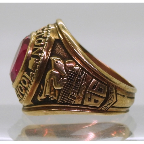 819 - A 10k Jostens brand American college ring, for Abington High School 1966 Galloping Ghosts, set with ... 